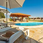 Vakantiehuis Luxurious In Zemunik Gornji Vlasnovic