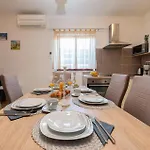 Luxurious In Zemunik Gornji Vakantiehuis