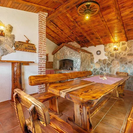 Nyaraló Luxurious In Zemunik Gornji