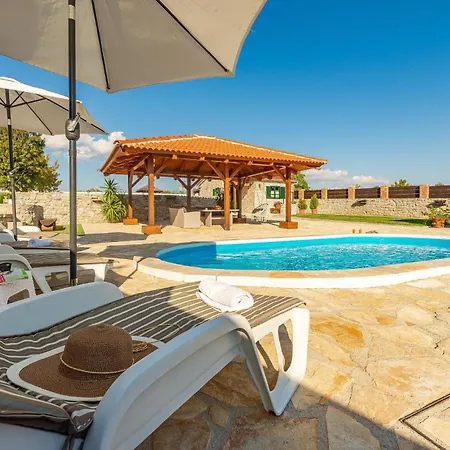Nyaraló Luxurious In Zemunik Gornji Vlasnovic