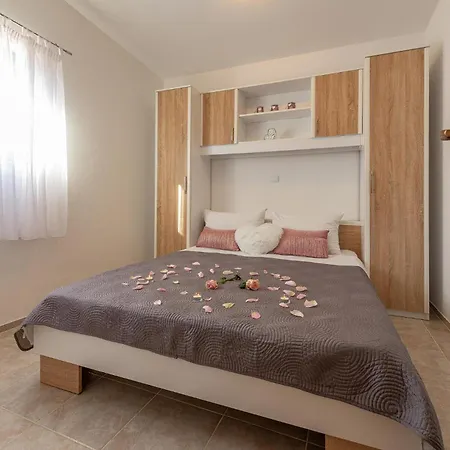 Luxurious In Zemunik Gornji