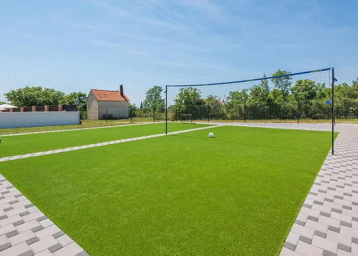 Beautiful In Zemunik Gornji בית נופש