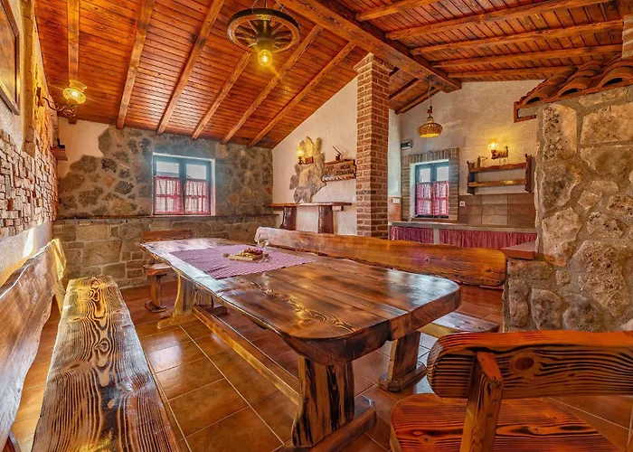 בית נופש Beautiful In Zemunik Gornji Vlasnovic