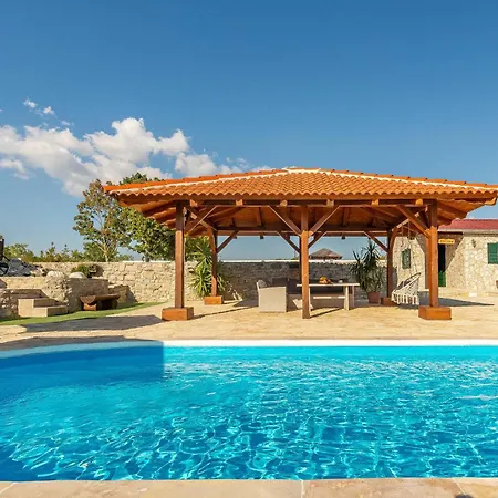 Awesome In Zemunik Gornji With Kitchen Holiday home *