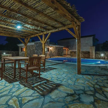 Awesome In Zemunik Gornji With Kitchen Holiday home *