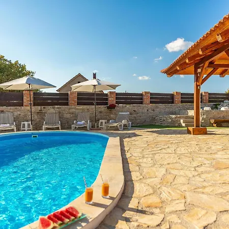 Awesome In Zemunik Gornji With Kitchen * Vlasnovic