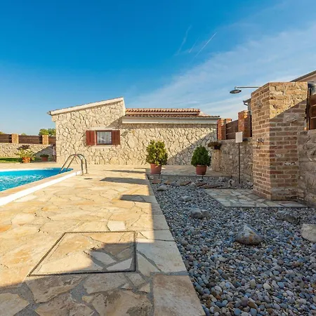 Nyaraló Beautiful In Zemunik Gornji *