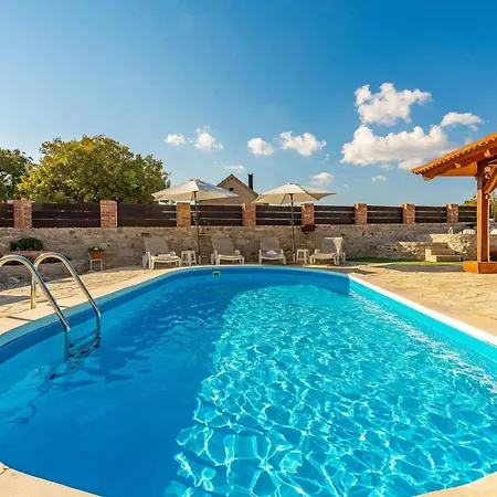 Awesome In Zemunik Gornji With Kitchen Holiday home Vlasnovic