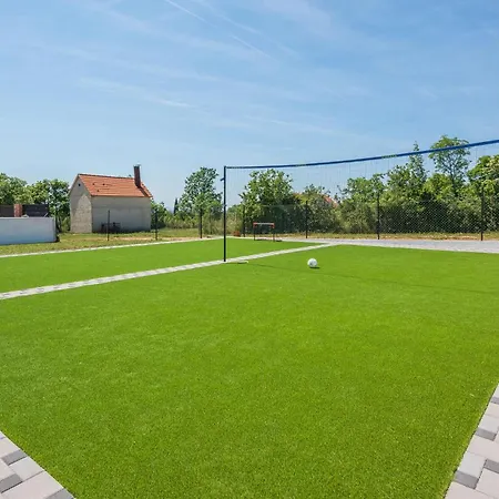 Awesome In Zemunik Gornji With Kitchen Holiday home