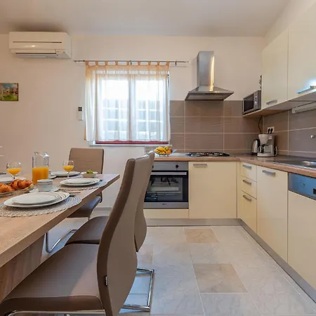 Beautiful In Zemunik Gornji Nyaraló